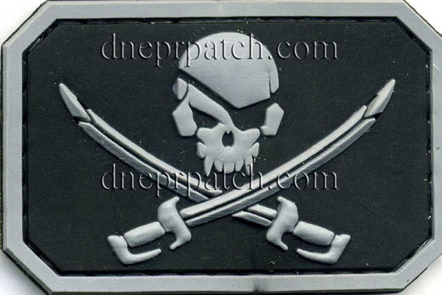 PVC Нашивка Пират скулс